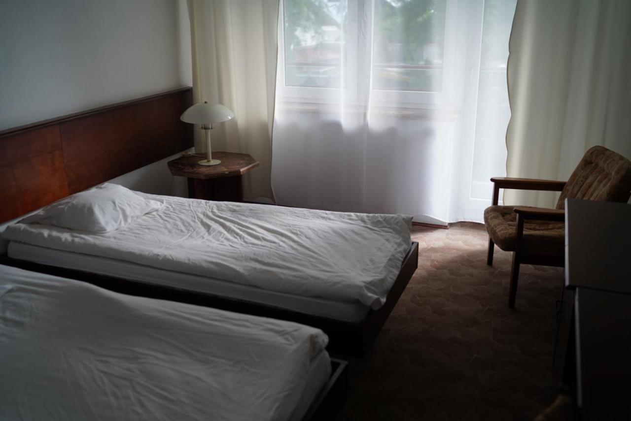 Hotel ยูราตา ภายนอก รูปภาพ